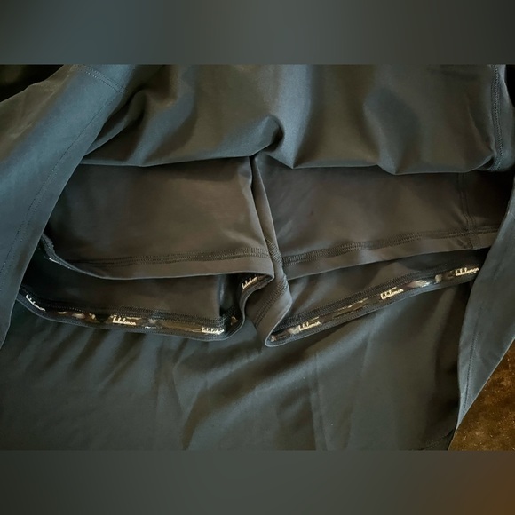 Lululemon Essential HR Run Skort, Navy with deep pockets in each leg, 14 - Picture 3 of 8